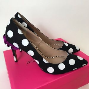 betsey johnson harbur pump